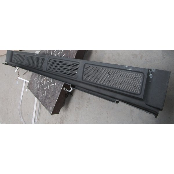 Накладка бампера FAW J6 верхняя центральная 2803096-70U