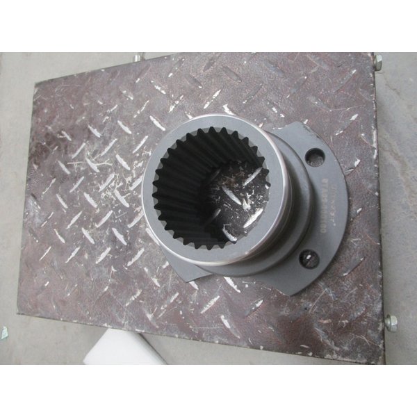 Фланец КПП Fuller d=180мм, 4 отв, L=110мм (29шлицов) JS220-1707159-23
