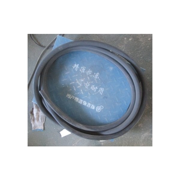 Уплотнитель двери резиновый (крепится к кабине) SHAANXI F2000 DZ13241330071