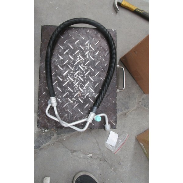 Трубка кондиционера SHACMAN SZ914000701