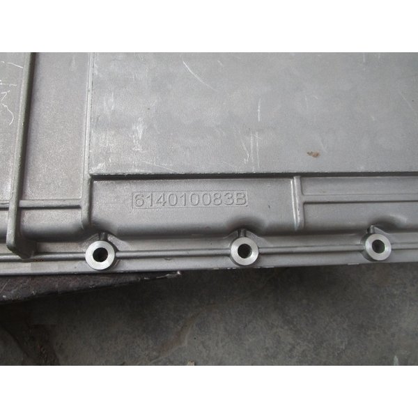 Крышка маслоохладителя (теплообменника) длинная WP10, WD615 614010083B