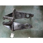 Кронштейн торсиона кабины F3000, F2000 левый DZ1640430010