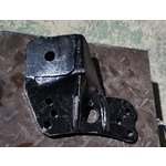 Кронштейн крепления двигателя  F3000 левый DZ93259599999