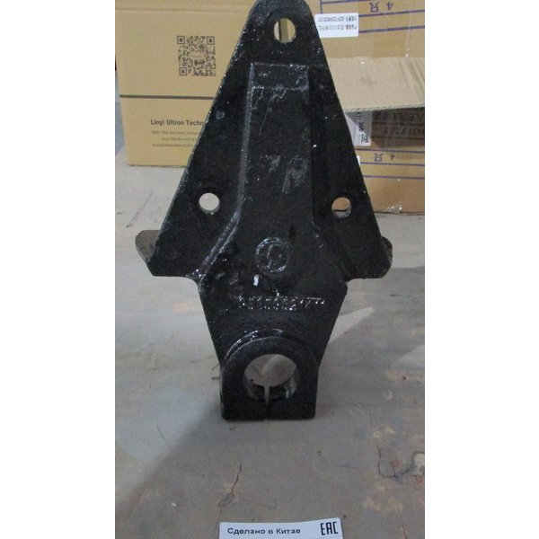 Кронштейн передней рессоры SHACMAN F3000 передний (резьба) DZ95259521411