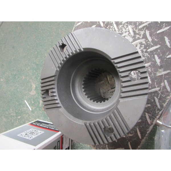 Фланец КПП Fuller d=180мм, 4 отв, L=142мм (28шлицов) JS220-1707159-8 ULTRA STAR