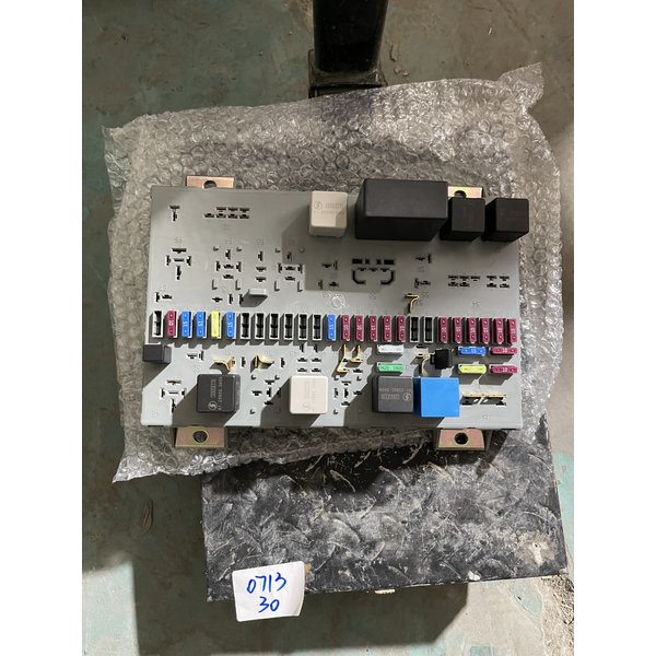 Блок предохранителей в кабине Shacman F2000 F3000 в сборе 81.254444.6060