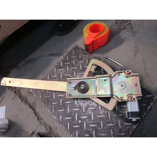 Стеклоподъемник SHACMAN F2000 F3000 электрический правый 81.62640.6050