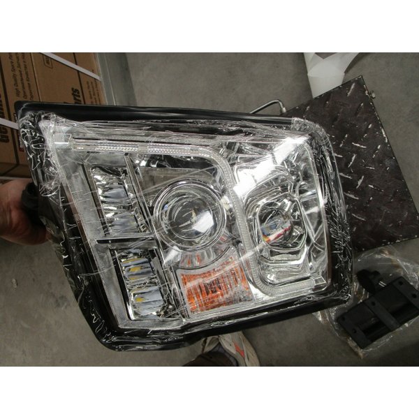 Фара SHACMAN X 3000 тягач левая  DZ97189723210 LED  ULTRA STAR